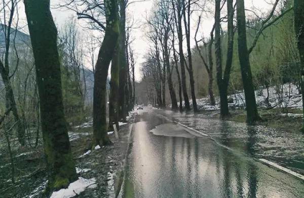 “Jezero” na cesti  predstavlja veliko prometno nevarnost