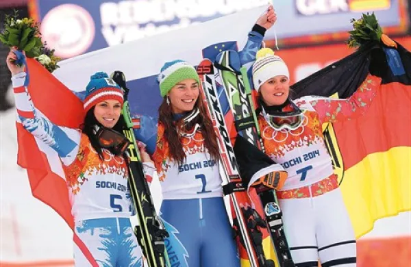 Najboljše veleslalomistke olimpijskih iger - z leve Anna Fenninger, Tina Maze in Viktoria Revensburg