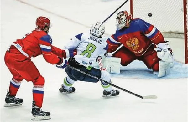Ruska hokejska reprezentanca, ki se je na OI pomerila tudi s Slovenijo, se je v sredo v nasprotju z napovedmi o olimpijskem zlatu ob koncu iger na hokejskem turnirju v Sočiju poslovila že v četrtfinalu