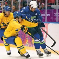 Slovenija  proti švedskim oklepnikom ni imela možnosti za presenečenje, ob Anžetu Kopitarju sta  Alexander Steen in najkoristnejši švedski igralec  Erik Karlsson