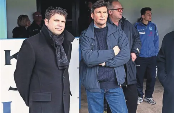 Aleš Frančeškin (levo) je tudi predsednik Mladinskega nogometnega kluba Izola. Na nedeljskem  odprtju obnovljenega stadiona se njegov pogled ni srečal z županovim.   