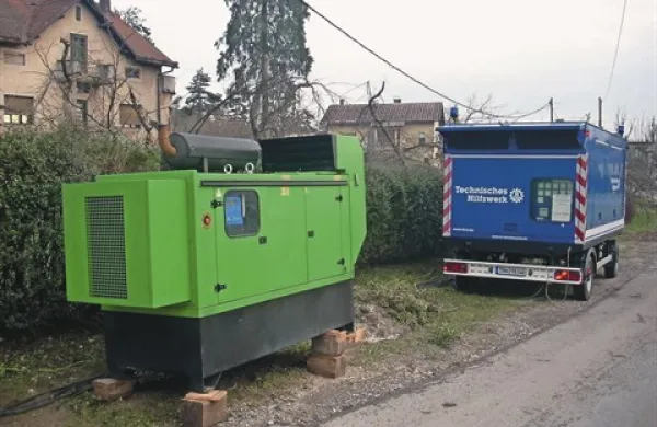 Brez elektrike so ostali nekateri podjetniki na lastnih transformatorskih postajah, oziroma tisti, ki si niso uspeli sami zagotoviti agregata  in se ustrezno organizirati 