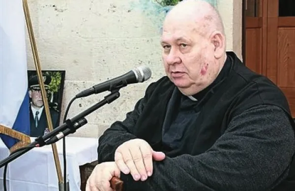 Kakšna kazen je doletela upokojenega 74-letnega duhovnika Nedjeljka Ivanova, ki so ga spolnih zlorab v času službovanja v vasi Bibinje pri Zadru obtožile nekatere od njegovih žrtev, niso razkrili.