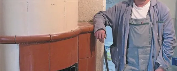 Jože Femc je v Divači  ravno zaključeval peč manjše velikosti. Zanjo je porabil   šest dni.