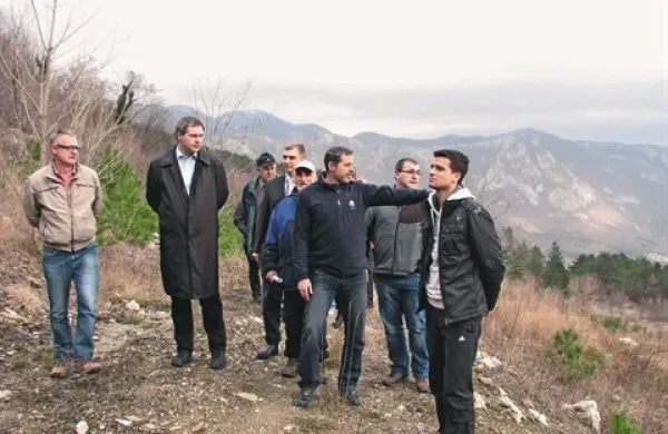 Kaj se dogaja na plazu, so včeraj pokazali ministru Židanu, ta pa je obljubil, da se bo nekaj denarja le našlo, a le za to, da bodo pokrpali najnujnejše ...