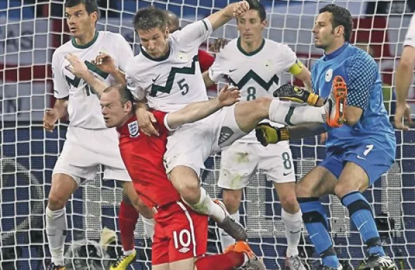  Slovenska nogometna reprezentanca bo v kvalifikacijah za evropsko prvenstvo 2016 v Franciji igrala v skupini E skupaj z Anglijo, s San Marinom, z Litvo, Estonijo in s Švico