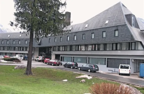 Za hotel Kanin Hit ni našel kupca, premoženja družbe Hit Bovec pa ni dovolj za terjatve vseh upnikov, zato gre v stečaj
