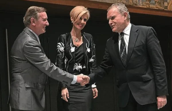  Poslanci in poslanke so z 49 glasovi za in 18 proti potrdili Metoda Dragonjo za ministra za gospodarski razvoj in tehnologijo, Alenko Trop Skaza za ministrico za zdravje in Gorazda Žmavca za ministra za Slovence v zamejstvu in po svetu. Vsi trije