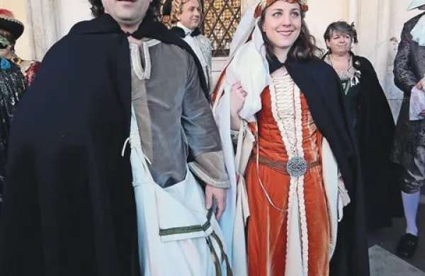 Piransko princesko Doro Kovač je v Benetke pospremil tudi njen oče Mojmir, ki je nastopil v vlogi srednjeveškega dostavljalca soli