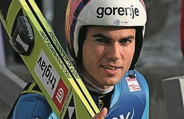Slovenski smučarski skakalec Jernej Damjan je zmagovalec kvalifikacij pred sredino tekmo svetovnega pokala v švedskem Falunu, prvo po zimskih olimpijskih igrah v Sočiju