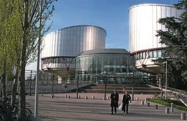 Slovenija 22 let po izbrisu čaka na odločitev Evropskega sodišča za človekove pravice o tem, ali je zakon o odškodninah za izbrisane primerna osnova, s katero bo mogoče popraviti krivice okoli 25.000 izbrisanim