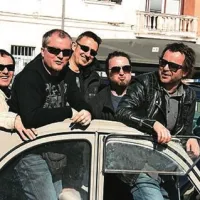 Rock sredi sončnega dne