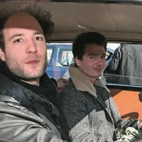 Rock sredi sončnega dne