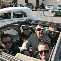 Rock sredi sončnega dne