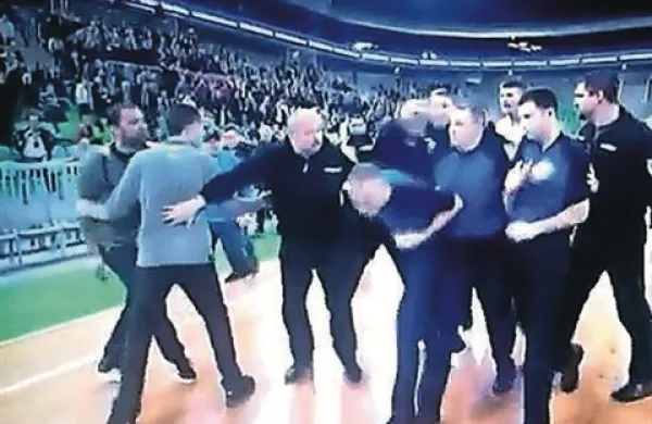 Zoran Predin se je nad sodnika spravil s pestjo