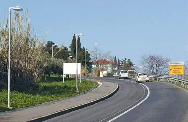 Občina naj bi 300 tisočakov porabila za gradnjo pločnika in javne razsvetljave ob belvederski cesti