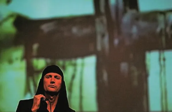 Ob izidu novega albuma Laibach načrtuje tudi lansiranje nove politične stranke oziroma partije, ki nosi enako ime kot album -  Spectre