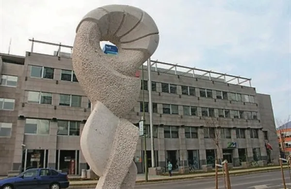 Priče na današnjem  sojenju novogoriški družbi Hit, ki jo podjetje Energogroup iz Sarajeva toži za plačilo odškodnine v višini dobrih 11 milijonov evrov, niso povedale bistveno novih informacij, zato je sodnica  zaključila dokazni postopek, razsodba pa