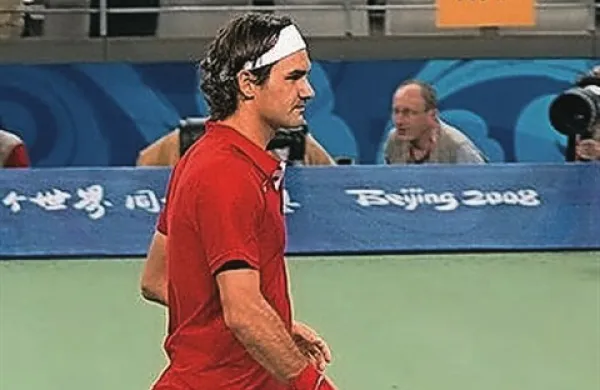 Švicar Roger Federer (na fotografiji) in Čeh Tomaš Berdych bosta zaigrala v finalu teniškega turnirja ATP v Dubaju z nagradnim skladom 1,9 milijona dolarjev 