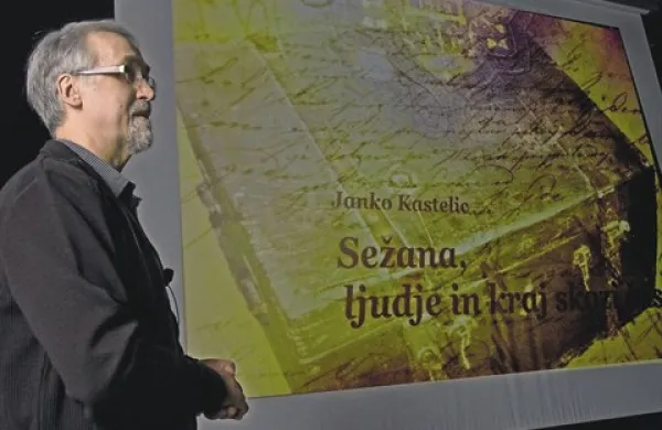 Janko Kastelic je ob zbiranju starih razglednic in fotografij postal izjemen poznavalec zgodovine Sežane zadnjih 150 letih
