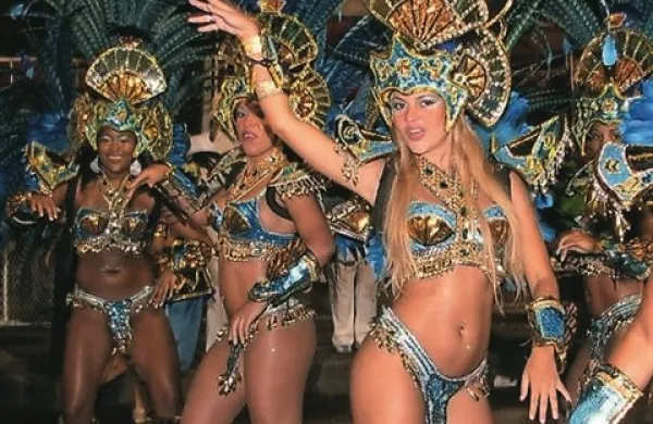 V brazilskem velemestu Rio de Janeiru se je v petek začel največji pustni karneval na svetu