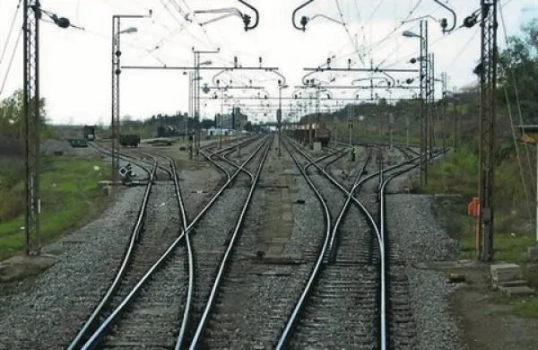 Na infrastrukturnem ministrstvu napovedujejo, da je drugi tir tehnično mogoče zgraditi do sredine leta 2021, uporabno dovoljenje pa dobiti do sredine leta 2022