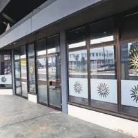  Stadium pub pod tribunami Bonifike je že več let zaprt. Zanj so v občini najprej iskali najemnika, zdaj pa lokal prodajajo za najmanj 142.000 evrov.