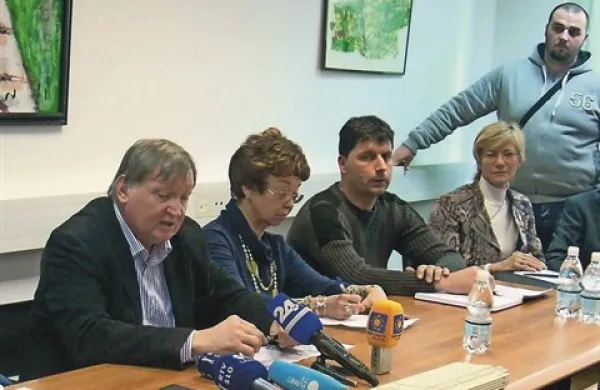 Postojnski župan prvi z leve Jernej Verbič, podžupanja Margareta Srebotnjak Borsellino