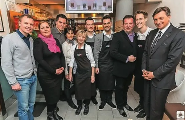 Gostinca Nace Šumrada Slosar in Klemen Pucer iz gostišča Caffe Costadoro sta bila pobudnika dobrodelne akcije, v okviru katere so za vsako prodano kavo namenili 20 centov za otroke Centra za korekcijo sluha in govora iz Portoroža