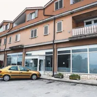 Že tri leta izpraznjena čaka na novega lastnika Mercatorjeva trgovina v Ulici II. prekomorske brigade v Semedeli