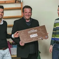 Ravnatelj Centra za korekcijo sluha in govora iz Portoroža Marko Strle (v sredini) in gostinca iz koprskega lokala Costadoro Caffe