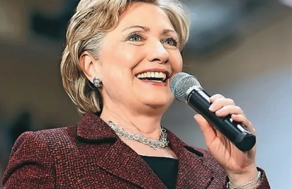 Nekdanja državna sekretarka Hillary Clinton je  zavrnila medijska poročila, da je ruskega predsednika Vladimirja Putina primerjala s Hitlerjem in razložila, da je govorila samo o podobnih metodah obeh
