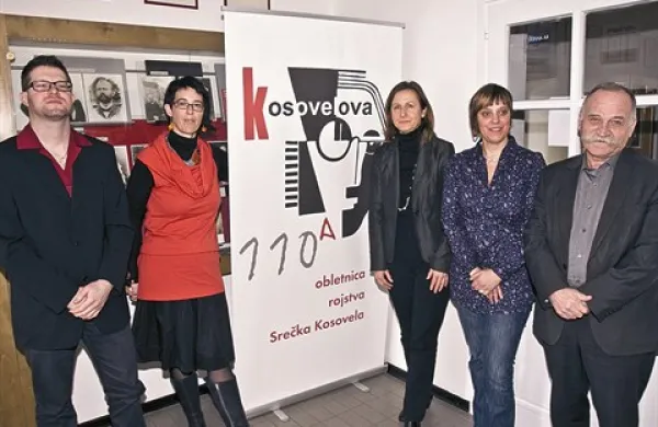 Pripravljalni odbor za organizacijo prireditev Kosovelovega leta  (z leve): Andrej Pirjevec, Nina Ukmar,  Aljana Resinovič, Magdalena Svetina Terčon in Božo Dragan