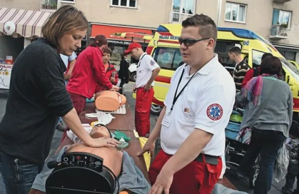 Če bo kandidatura uspešna, bo na severno Primorsko letos priromalo 49 novih naprav za oživljanje ob nenadnem zastoju srca in za predavanja o tem, kako ravnati z aparati