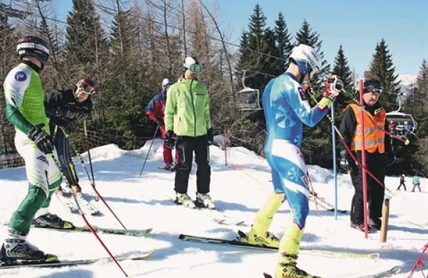  Veterani vojne za Slovenijo in slovenski vojaki so tekmo vzeli zelo zares