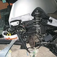 V akciji so prijeli štiri ljudi, ki so ukradena vozila, pretežno znamke BMW, nato razgradili in na črnem trgu prodali njihove rezervne dele