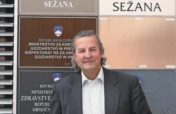 Rudi Pečar: “Nikoli nisem izrekel besed o privatizaciji javnega dela Lipice; ravno nasprotno - podpiram delovanje obeh delov, turističnega in javnega, pod eno upravo oziroma pod javnim zavodom. Taka praksa se zelo dobro obnese v Avstriji, denimo.” 