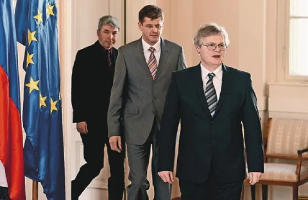 Še dobro niso prišli, pa jih mnogi že pozivajo k odhodu - Boris Štefanec (v ospredju) in njegova namestnika Jurij Ferme in Darko Stare