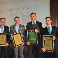 Nagrajenci (z leve):   direktor Pet PAK Ljubo Nadoh, direktor Gostol TST Tolmin Matej Koglot, direktor Julona Edi Kraus,  direktor družbe SMT Andrej Novak