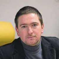 Boštjan Požar: “Kljub dejstvu, da živimo sredi gozda, in perspektivnosti lesno-predelovalne industrije nam ta pred nosom propada.”

