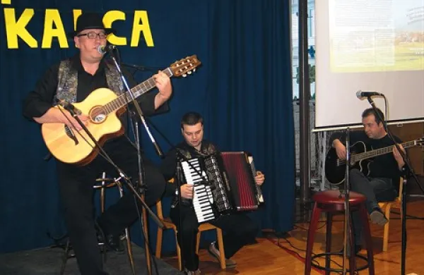 Tone Škrlj, Kristjan Dekleva in Franjo Penko na promociji zgoščenke Tam blizu Kalca