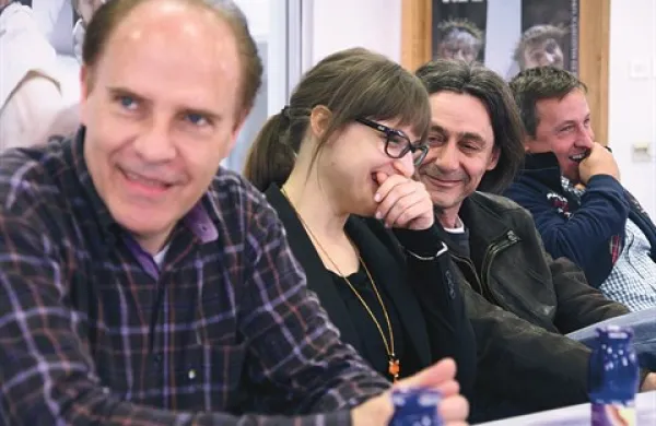 Mojstra - hudiča bo upodobil igralec Milan Vodopivec, ob njem dramaturginja Tereza Gregorič, režiser Samo M. Strelec in avtor dramskega besedila Matjaž Briški
