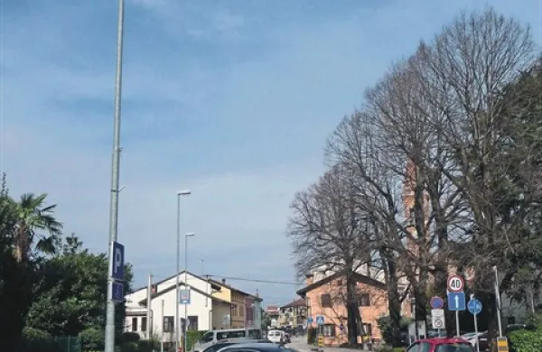 O tem, kakšne svetilke je treba izbrati, imata astronomsko društvo Teleskop in uprava šempetrske občina nasprotujoče si poglede