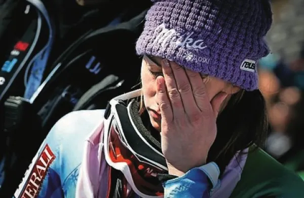 Tina Maze je na finalu svetovnega pokala v alpskem smučanju v švicarskem Lenzerheideju na smuku zasedla 15. mesto
