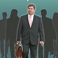  Po tem ko je sodba, zaradi katere mora Robert Časar v zapor, postala pravnomočna,  so kriminalisti končali še eno preiskavo, povezano s sumljivimi “ekološkimi”  posli, in poleg Časarja ovadili še sedem ljudi