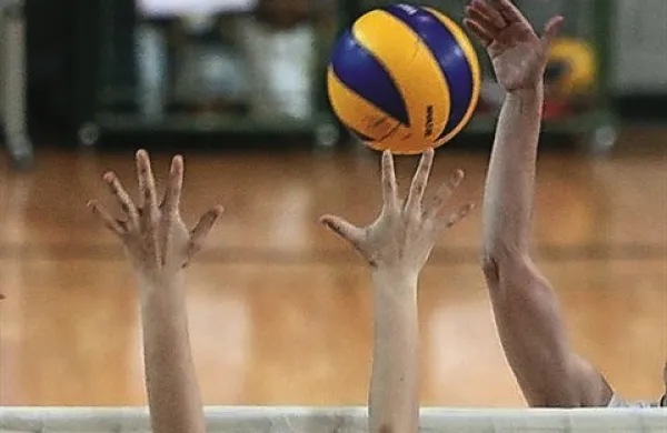S torkovo vnaprej odigrano tekmo v Kopru se je začelo četrtfinale odbojkarskega državnega prvenstva