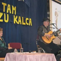 Domačinka Joža Kastelic se je v pogovoru z avtorjem zgoščenke Tam blizu Kalca sprehodila po Škrljevi glasbeni poti  