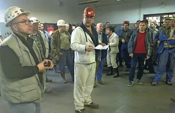 Zasavski rudarji so danes po štirih dneh, ki so jih prebili v jami, prekinili stavko