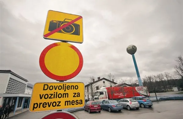 Mipov Kromberk je prispel na končno postajo:  prodajali ga bodo  po delih 
