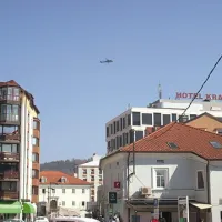 Policijskim patruljam je pri iskanju roparja pomagal tudi policijski helikopter